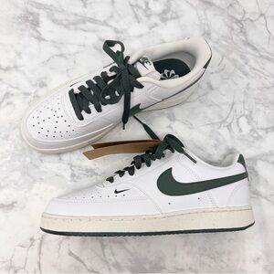 [Nike] Men's White and Dark Green Sneakers
